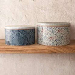 Laura Ashley Set 2 Blikken Daniela En Peacock Rood 7 Laura Ashley Set 2 Blikken Daniela En Peacock Rood -Coppenswarenhuis 2abd46b3951a4c7ca3eebbd721a07c47