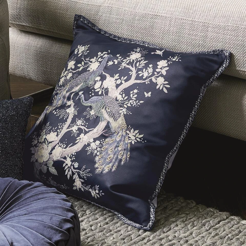 Laura Ashley - Belvedere Sierkussen - Dieren - 50x50cm - Blauw 3 Laura Ashley - Belvedere Sierkussen - Dieren - 50x50cm - Blauw - Afbeelding 2